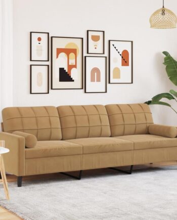 3-Personers Sofa i Brun Velour med Pyntepuder - Komfortabel Elegance